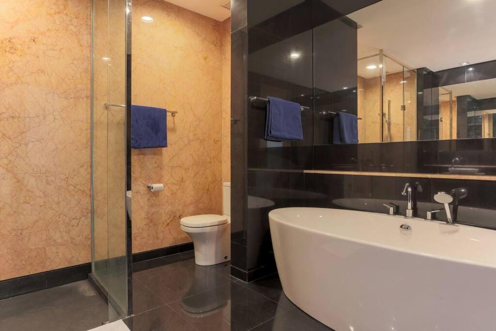 Large 3-bedroom Modern Style Klcc Kuala Lumpur