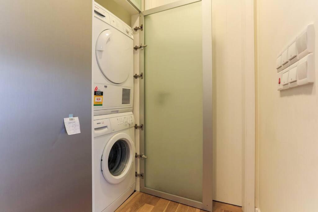 Large 3-bedroom Modern Style Klcc Pangsapuri *