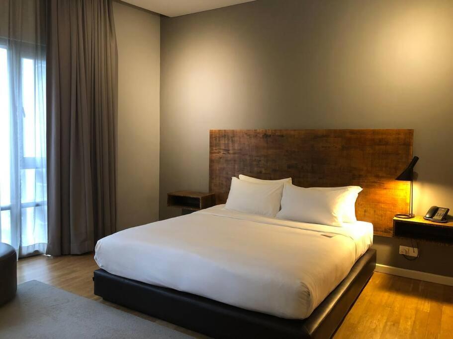 Large 3-bedroom Modern Style Klcc Pangsapuri *