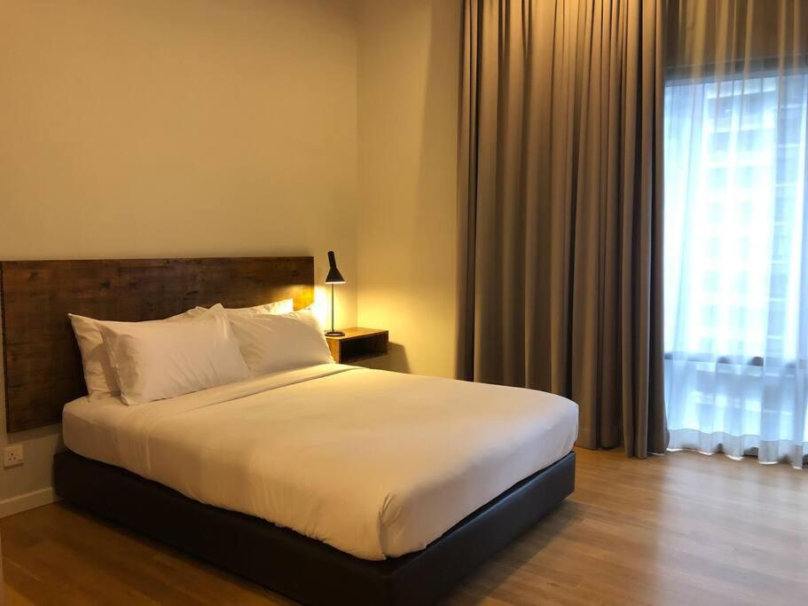 Large 3-bedroom Modern Style Klcc Kuala Lumpur