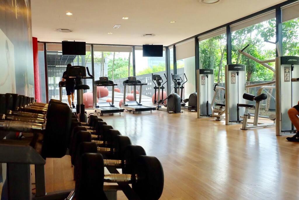 Large 3-bedroom Modern Style Klcc Kuala Lumpur